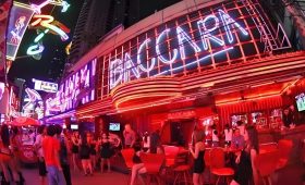 曼谷体验夜生活,四天三夜,日按、洗澡、看表演,一万五够不够?